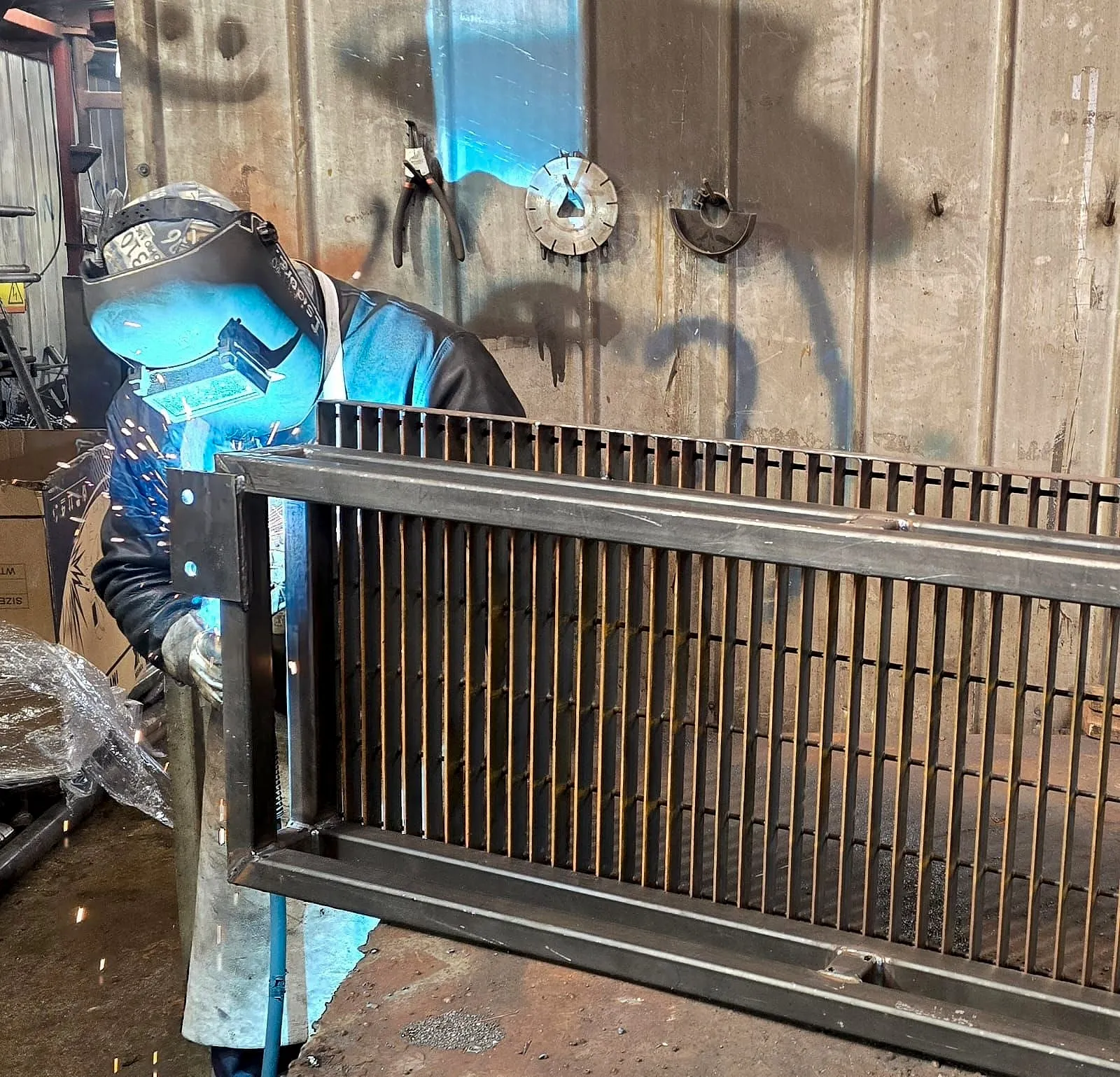 Estructura metálica en fabricación